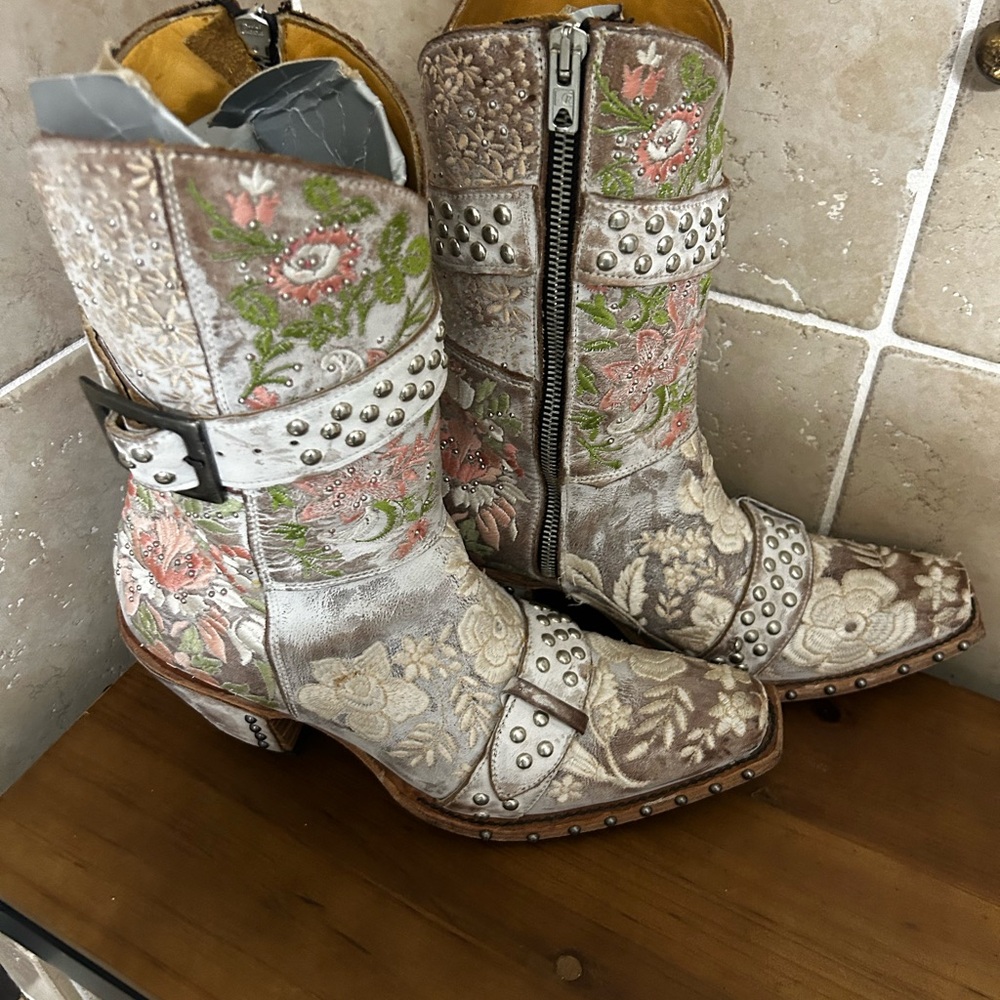 Old Gringo Silver and Brown Embroidered Heeled Boots - Picture 2 of 5